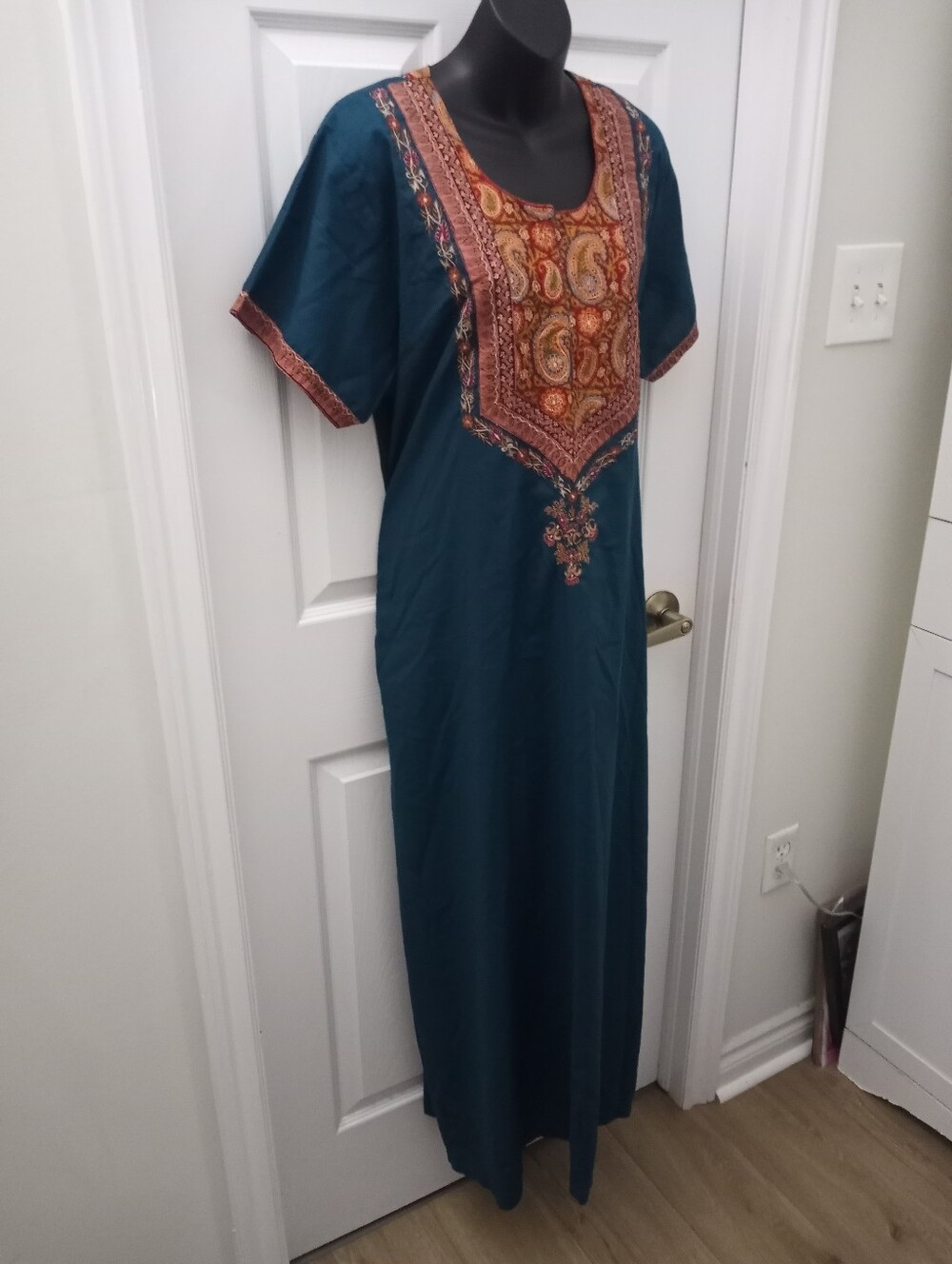 🎟NWT JULIET Embroidered Nightgown With Pockets🎟